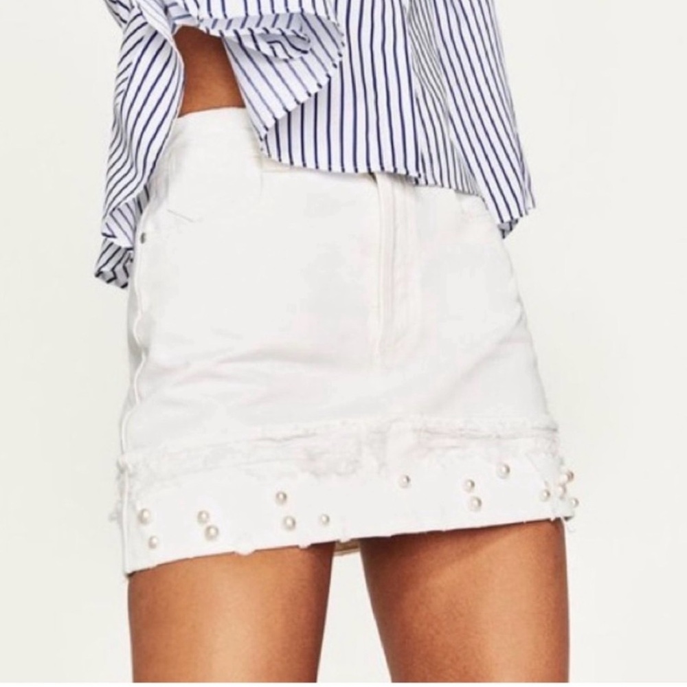 Zara White Pearl Denim Mini Skirt Frayed Hem Size L Distressed Festival Concert - Picture 8 of 9